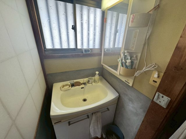 ひたちなか市大字足崎　中古戸建の洗面所