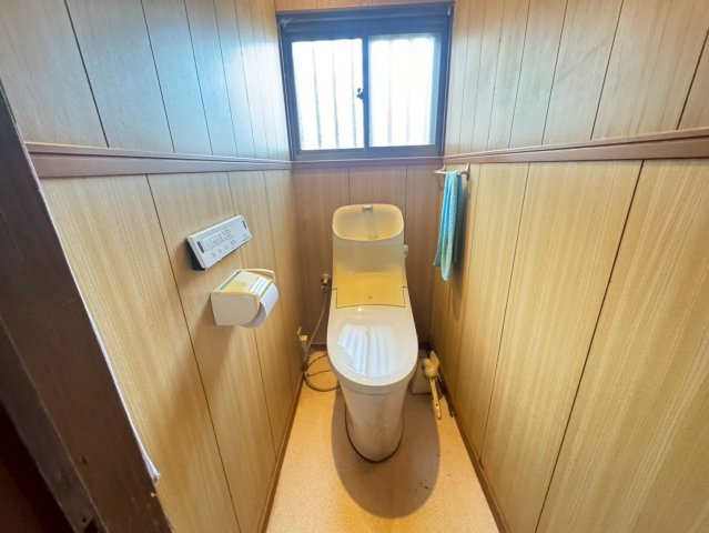 ひたちなか市大字足崎　中古戸建のトイレ