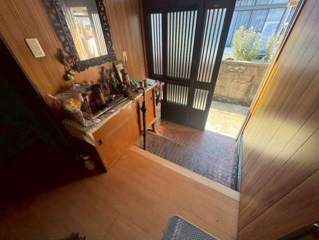 ひたちなか市大字足崎　中古戸建の玄関