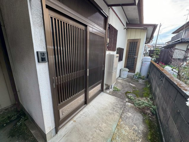 ひたちなか市大字足崎　中古戸建の玄関