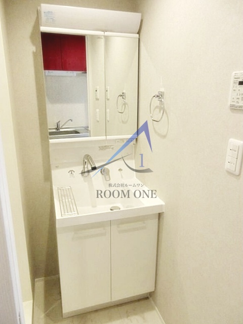 Ｌａｉｄ　Ｂａｃｋ　武蔵小杉の洗面所|独立洗面台です。