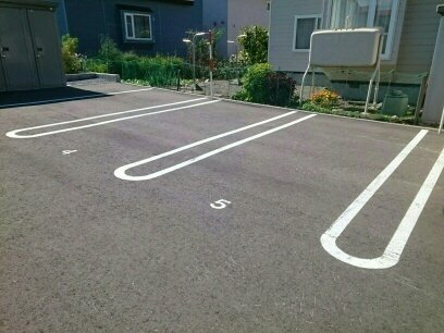 ハーモニーの駐車場|駐車場に車を止められます