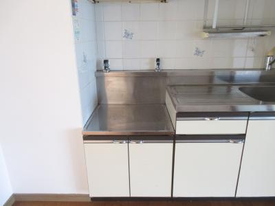 マンションいそい常盤のキッチン|キッチン下　収納スペース