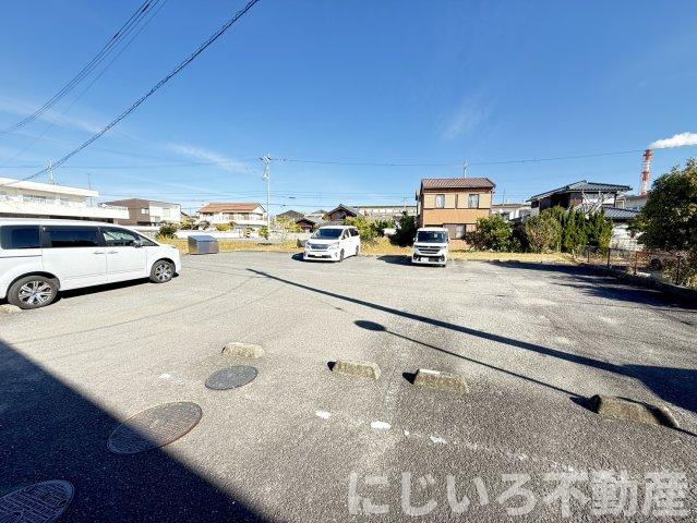 ディアコートBの駐車場