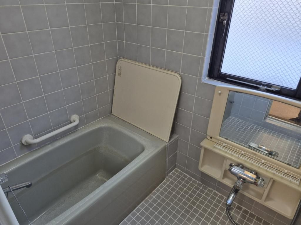 五宝堂ビルの浴室