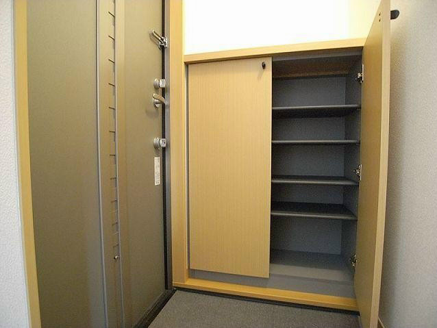 アサンテサーナの玄関