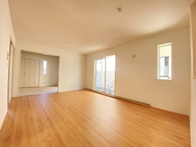 【居間・リビング】 | 八重瀬町新城Ⅲ（全5棟）C・D・E号棟 | ※同仕様写真です