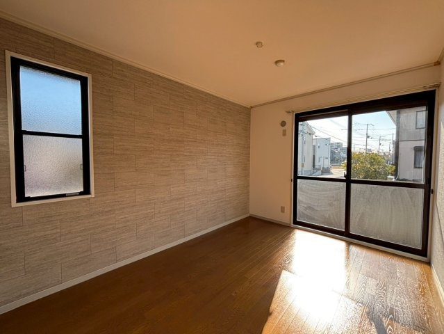 クレスト安室の洋室