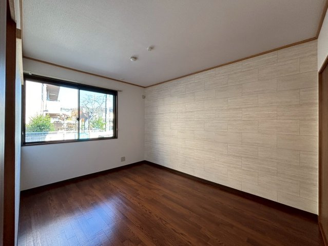 クレスト安室の洋室