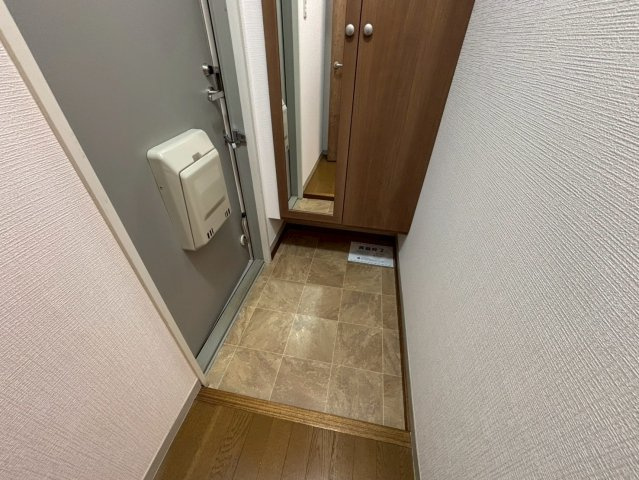 クレスト安室の玄関