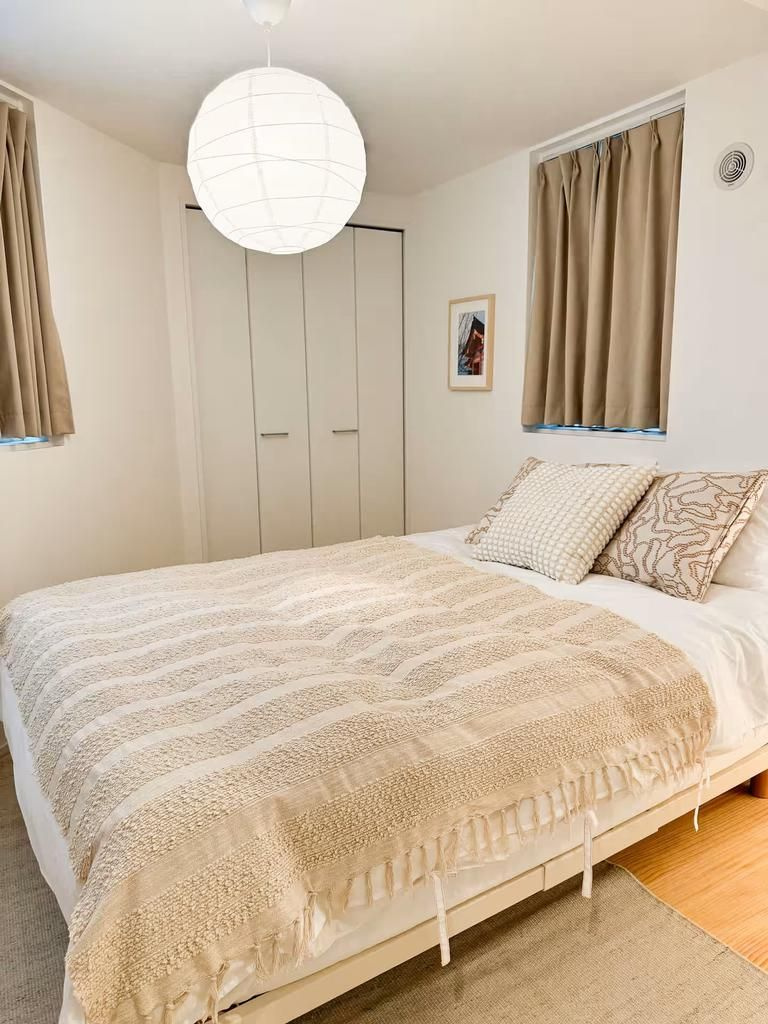 新宿区高田馬場3丁目　中古戸建の洋室|現地写真

現地ご見学希望・資料請求などお気軽にお問い合わせ下さい！
03-5990-5201