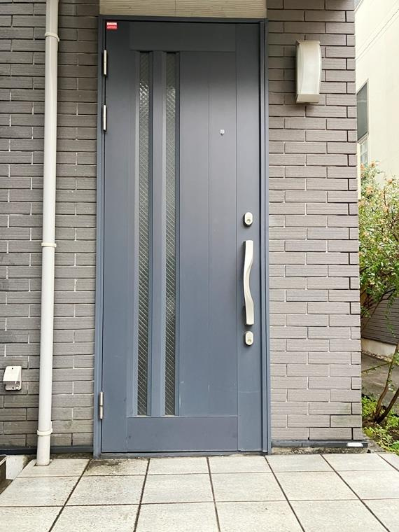 神泉町戸建のエントランス