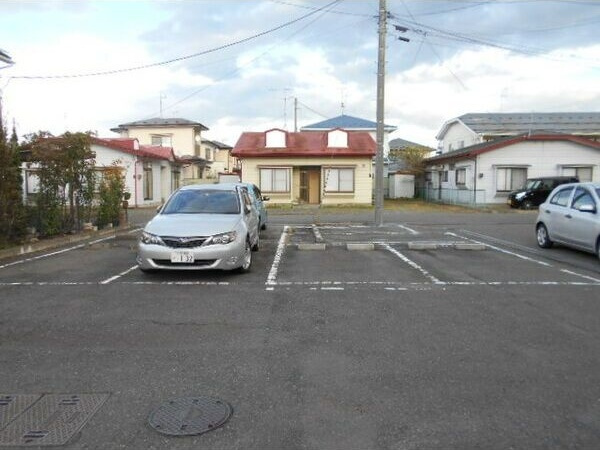ロックウェルA棟の駐車場