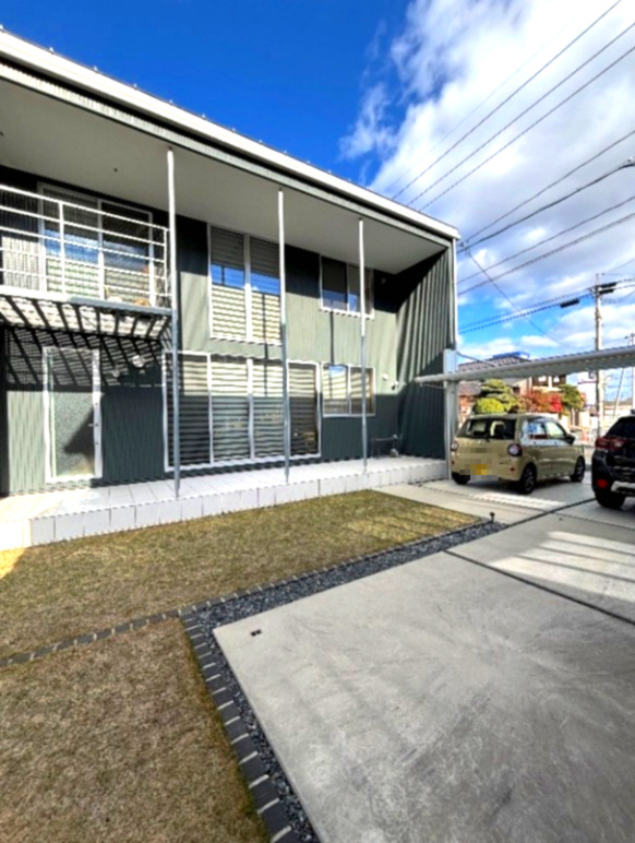 総社市総社二丁目戸建の庭|・庭
家庭菜園やBBQなど多用途に使える広い庭。
室内だけでなく「外の暮らし」も楽しめます。