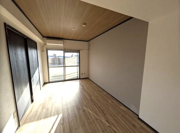 日映マンションⅡの居間・リビング