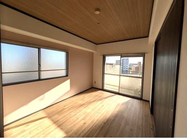 日映マンションⅡの居間・リビング