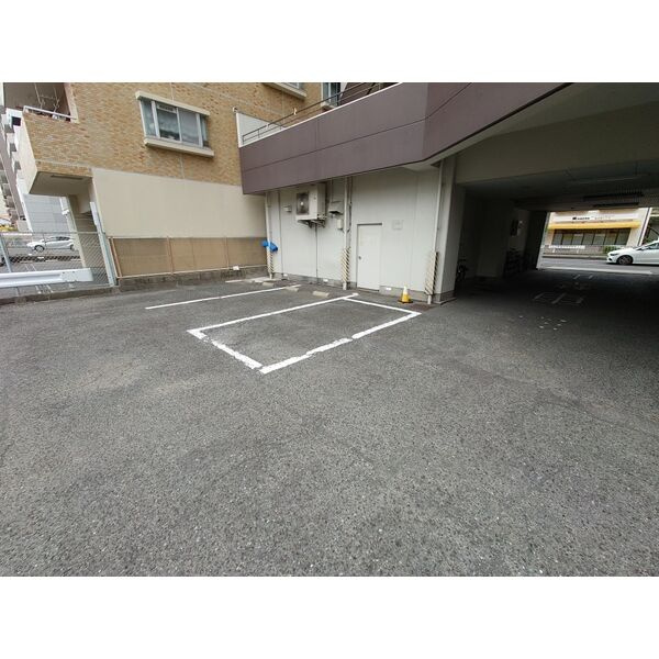 日映マンションⅡの駐車場