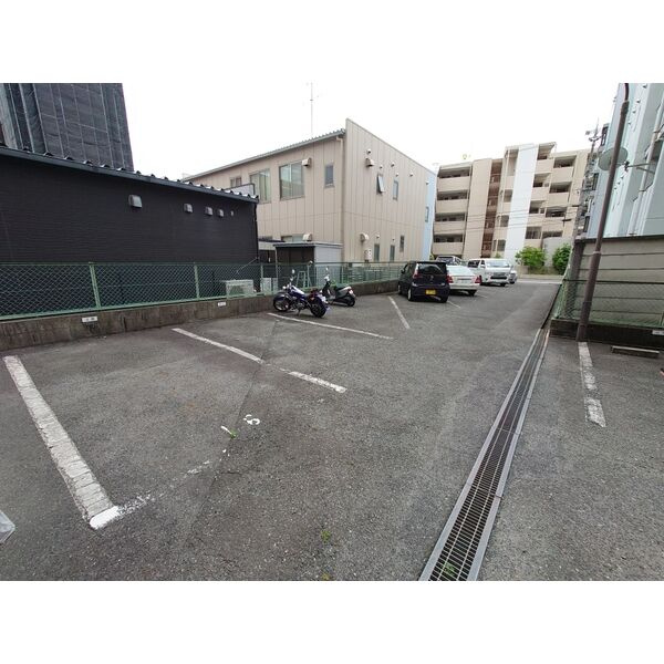 日映マンションⅡの駐車場