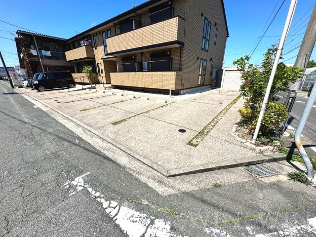 ヴェール柱の駐車場