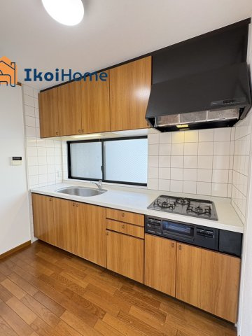 明石市藤江　中古戸建のキッチン|【ホームページに現地動画掲載中】●年中無休：当日予約可●小窓ございますので通気・換気良好です。