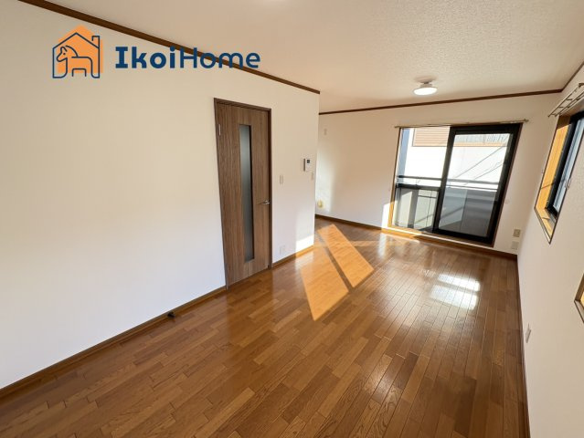 明石市藤江　中古戸建の居間・リビング|【ホームページに現地動画掲載中】●年中無休：当日予約可●フロア－コーティングなどローンに組込む事も可