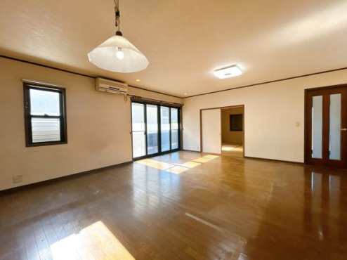 売中古戸建　中央区中島一丁目の居間・リビング
