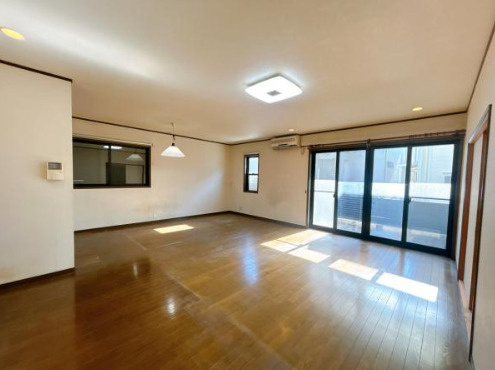 売中古戸建　中央区中島一丁目の居間・リビング