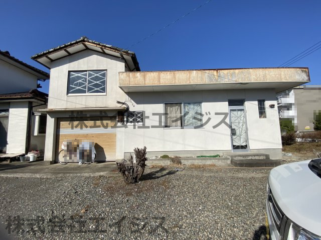 八代市松崎町中古戸建の外観|車庫と倉庫