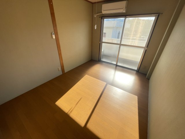 【寝室】 | 落ち着いた色調の寝室です