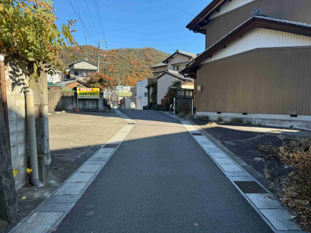 ６４８２３　岐阜市上加納山土地の前面道路含む現地写真
