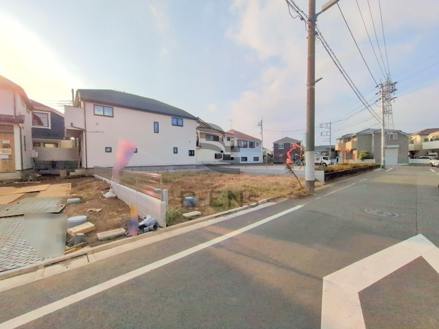 【前面道路含む現地写真】 | 練馬区大泉町２丁目　新築戸建て　A号棟 | 見通しも良いエリアでお車も運転しやすく安心です