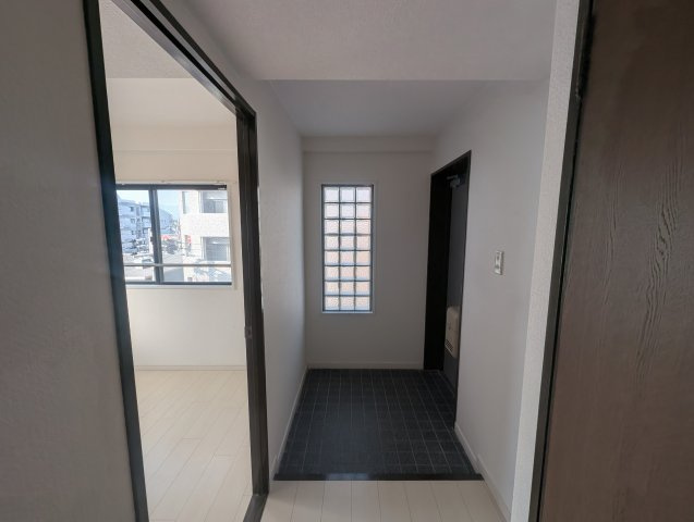 パークモダン伊丹の玄関