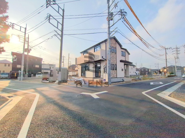 【前面道路含む現地写真】 | 練馬区大泉町２丁目　新築戸建て　G号棟 | 見通しも良いエリアでお車も運転しやすく安心です