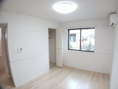 【内装】 | クレインコート | 明るい室内です