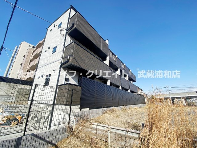 エクセラン中浦和の外観