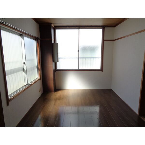 三宝ビルの居間・リビング