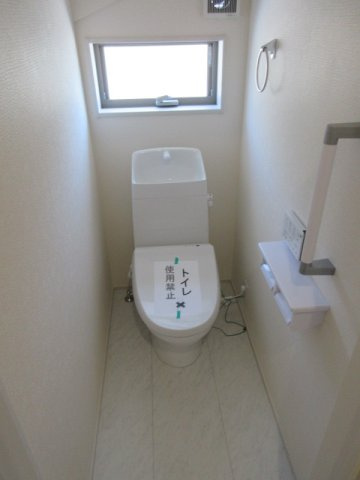 【仲介手数料無料】新築戸建　熊谷市万平町2-164（全4棟）のトイレ