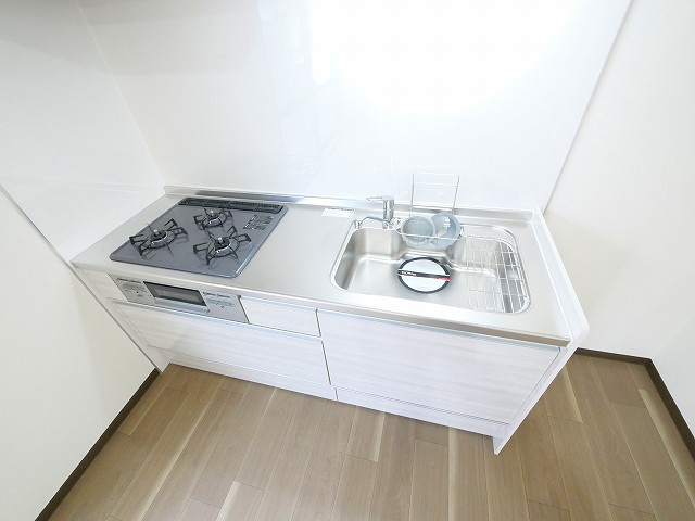 グリーンハイツ高塚のキッチン|コンパクトなキッチンで掃除もラクラク