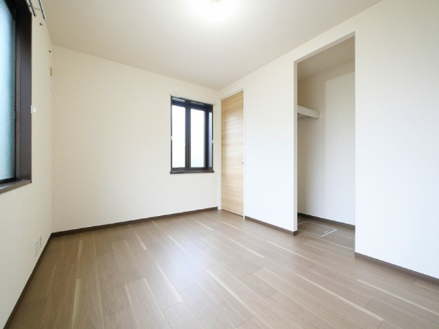 グリーンハイツ高塚の居間・リビング|こちらのリビングで趣味の時間をお楽しみください