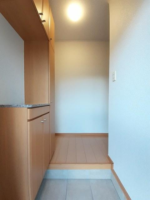 ミップルハウスＡの玄関|大きなシューズボックスも付いています◎
