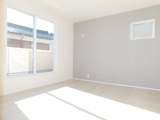 津島市江東町２丁目の新築一戸建の洋室|◇２階洋室◇　　南面で明るい洋室７．０帖　ウォークインクローゼット完備！　バルコニー付き♪　