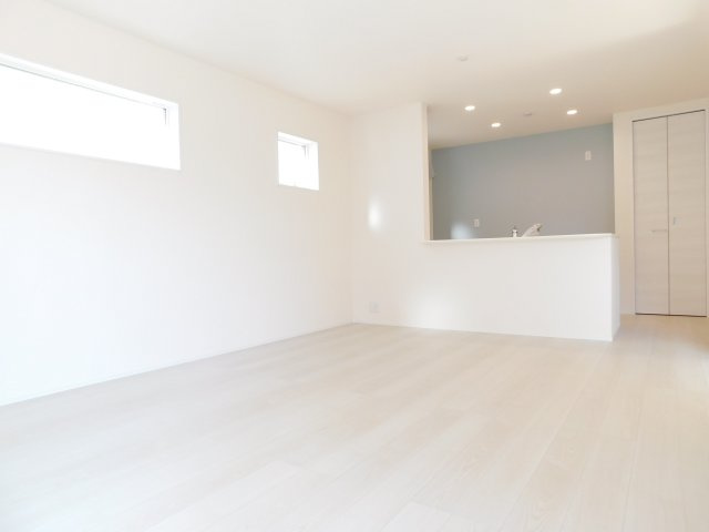 津島市江東町２丁目の新築一戸建の居間・リビング|◇リビング◇　　南面で明るいリビング１５．７５帖　心地のよい開放的なリビング♪