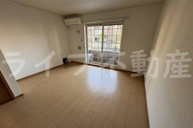 メゾン・みのうらの居間・リビング|こちらのリビングで趣味の時間をお楽しみください