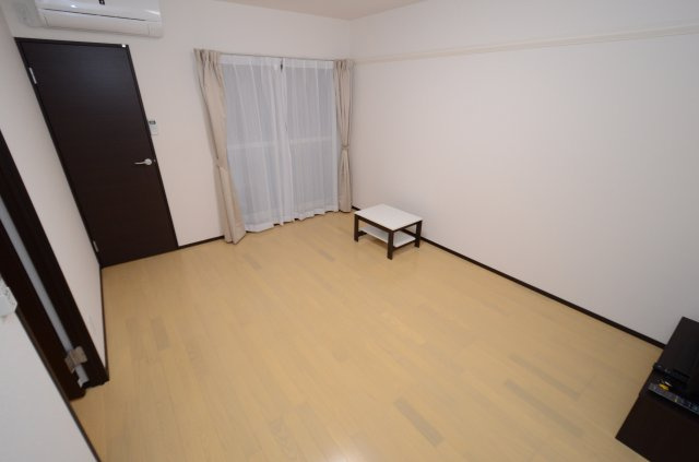 広々８帖リビング、２面採光で明るいお部屋です！