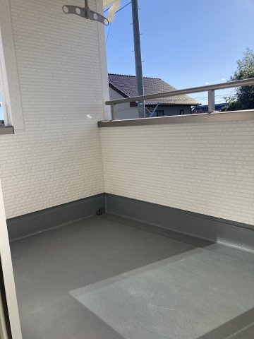 リーブルガーデンＳ第13吉岡町下野田　3号棟のバルコニー|人気のインナーバルコニーです！南向きで陽当たりも良好です！
急な雨でも洗濯物が濡れずに安心です☆