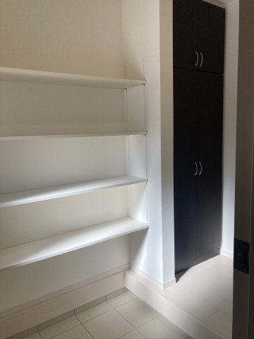 リーブルガーデンＳ第13吉岡町下野田　3号棟の玄関|シューズインクローク付きの玄関です！第二玄関としてもご利用頂けます。