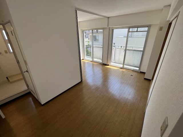 床色が落ち着いた色合いで綺麗です♪