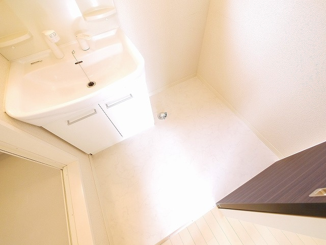 グランディール六条緑町の設備|洗濯機置き場です