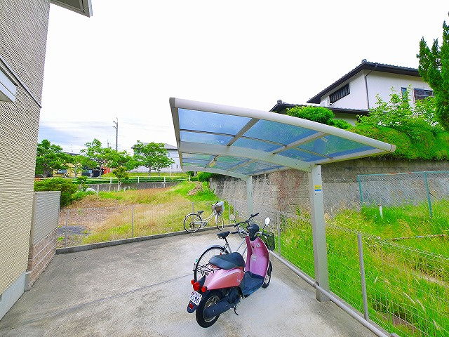 グランディール六条緑町のその他共用部分|駐輪場です