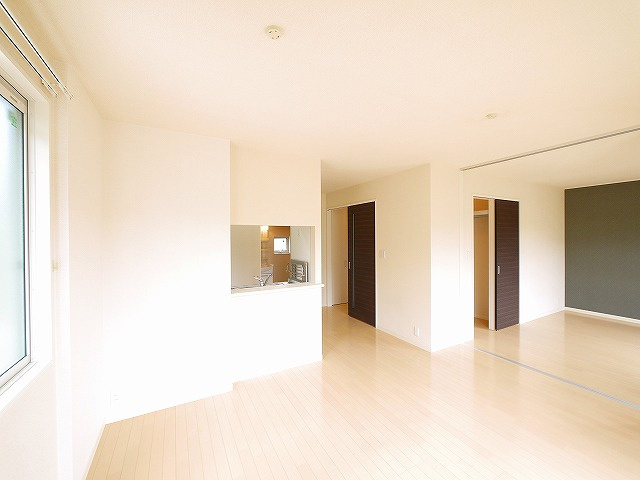 グランディール六条緑町の居間・リビング